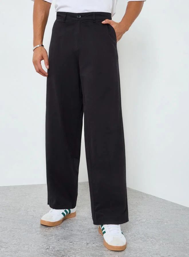 Styli Black Men Black Relaxed Fit Chino Pants for Men | Best Price UAE